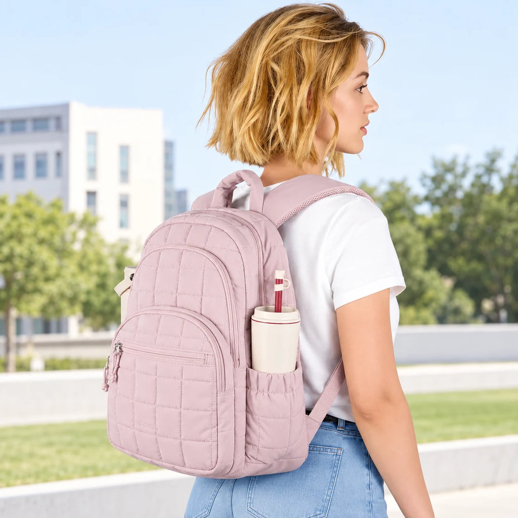 Produto em uso da mochila casual acolchoada Bags Mart cor Rosa