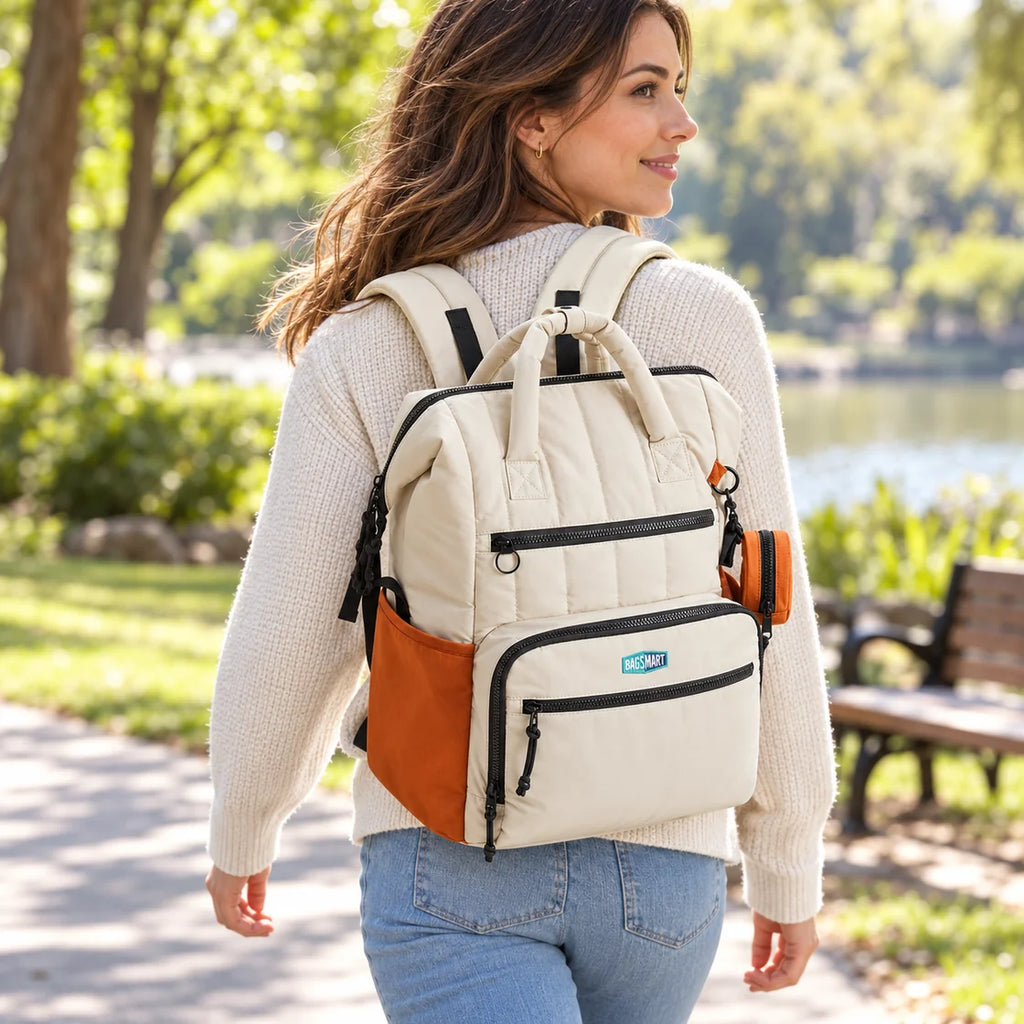 Mochila de Fraldas 25 L com Trocador Bags Mart Cor Laranja — produto em uso