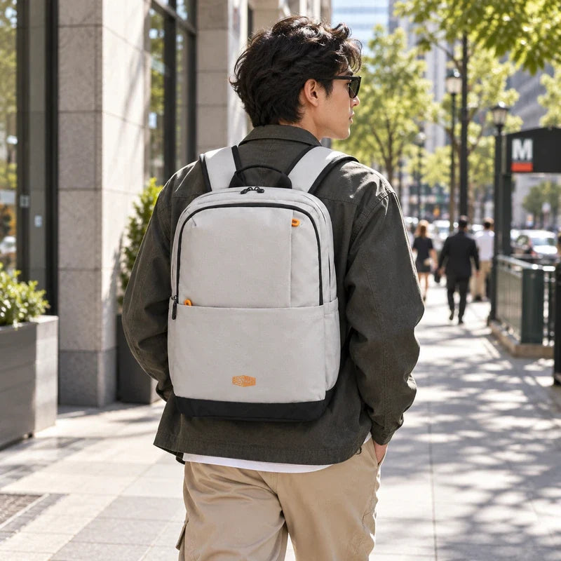 Produto em uso — Mochila Executiva Multifuncional para Notebook Bags Mart Cor Cinza