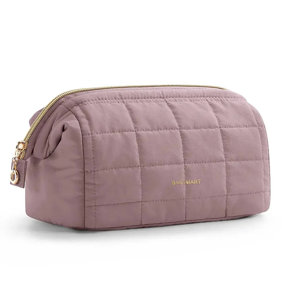 Produto em destaque — Necessaire de Maquiagem Puffer Acolchoada Bags Mart Cor Roxo Acinzentado