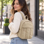 Mochila pequena acolchoada Bags Mart cor cáqui — mochila em uso