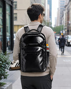 Mochila executiva de 30 L cor Preto em uso nas costas