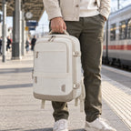 Mochila de Viagem Expansível 40 L com Organizadores Kit 4 Peças Bags Mart Cor Bege — produto em uso