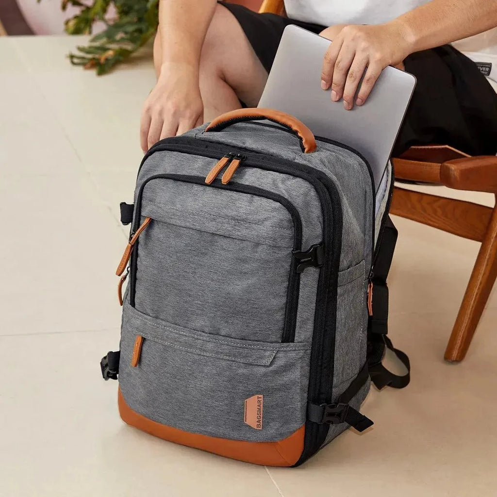 Mochila de Viagem Expansível 40 L com Organizadores Kit 4 Peças Bags Mart Cor Cinza — produto em uso
