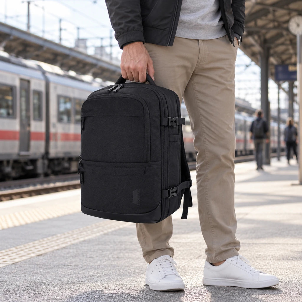 Mochila de Viagem Expansível 40 L com Organizadores Kit 4 Peças Bags Mart Cor Preto — produto em uso