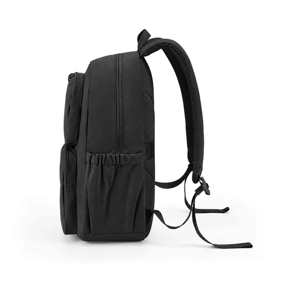 Vista lateral da mochila escolar Preta com bolso lateral e alças acolchoadas