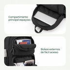 Compartimento principal e bolsos frontais da mochila Preta, com forro adaptado em Preto