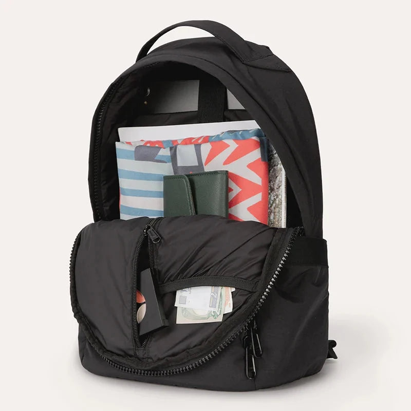 Mochila Feminina Universitária com Bolso Traseiro Bags Mart Cor Preto — Interior e compartimentos