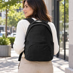 Mochila Feminina Universitária com Bolso Traseiro Bags Mart Cor Preto — Produto em uso