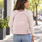 Mochila Feminina Universitária com Bolso Traseiro Bags Mart Cor Rosa — Produto em uso