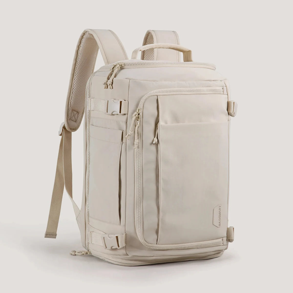 Mochila de viagem Bags Mart na cor Bege — vista frontal e lateral com bolso, alça e fechos claros