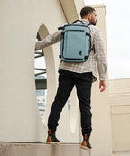Mochila de viagem Bags Mart na cor Azul Claro — mochila em uso
