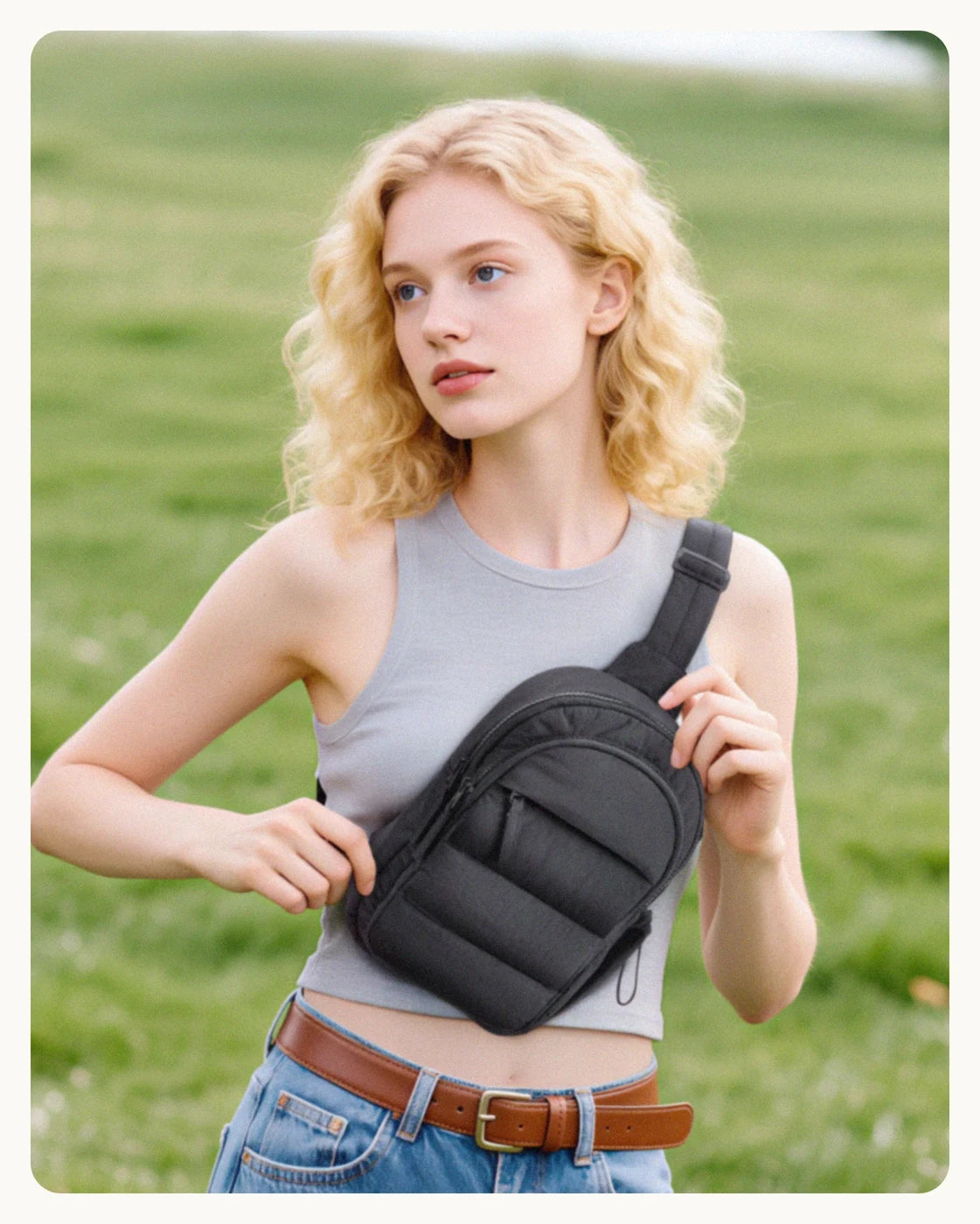Pochete em uso — Pochete Transversal Acolchoada Puffer 5 L Bags Mart Cor Preto