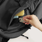 Mochila de Viagem Feminina 25 L com Bolsa Pequena Bags Mart Cor Preto — bolso frontal e porta-chaves na cor Preto