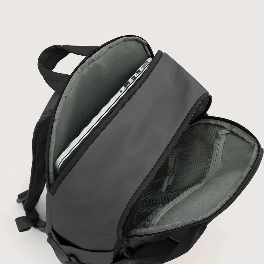 Mochila de Viagem Feminina 25 L com Bolsa Pequena Bags Mart Cor Preto — interior e compartimentos na cor Preto